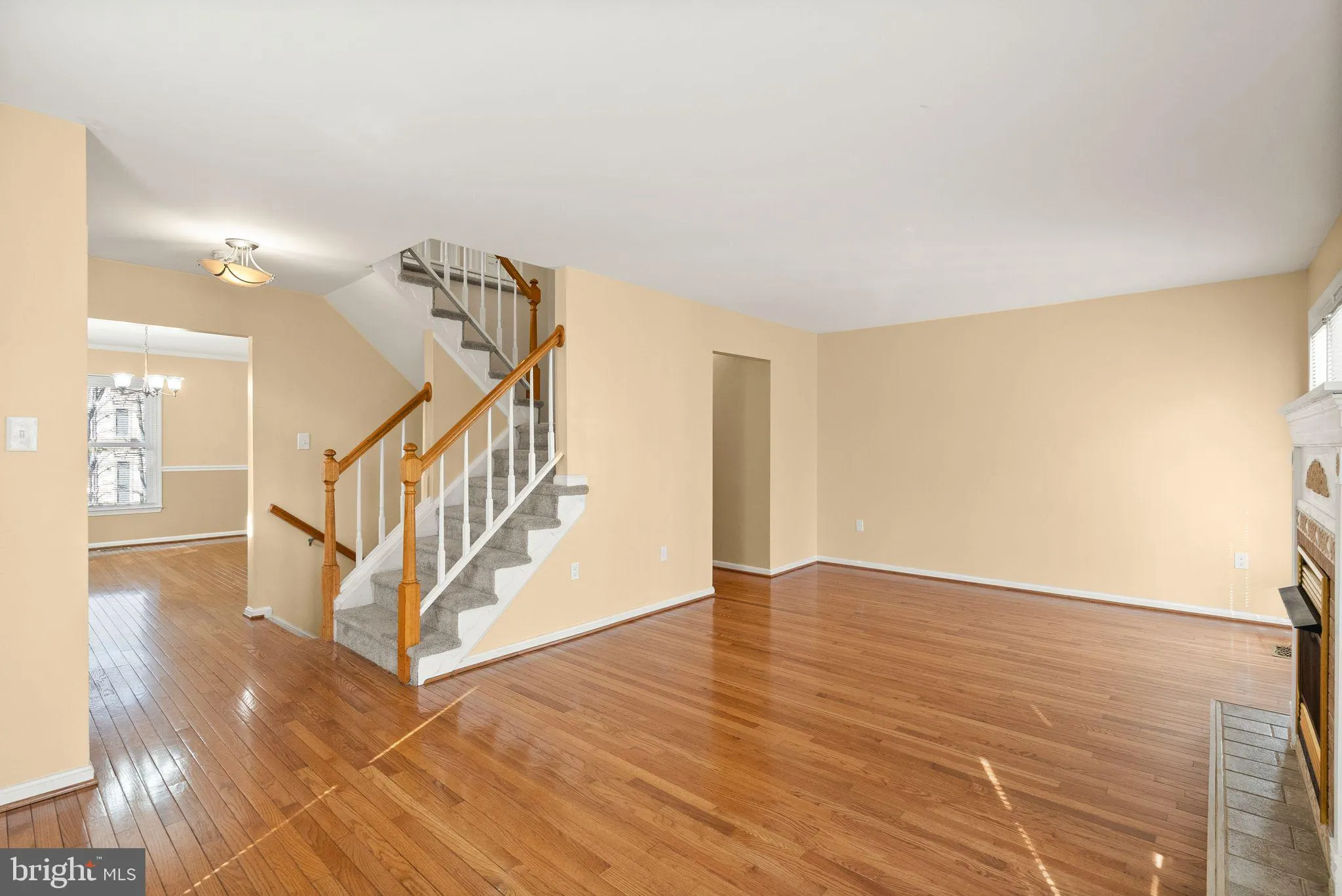 Springfield, Virginia 22152, United States, 3 Bedrooms Bedrooms, ,3 BathroomsBathrooms,Residential,Contingent,87447