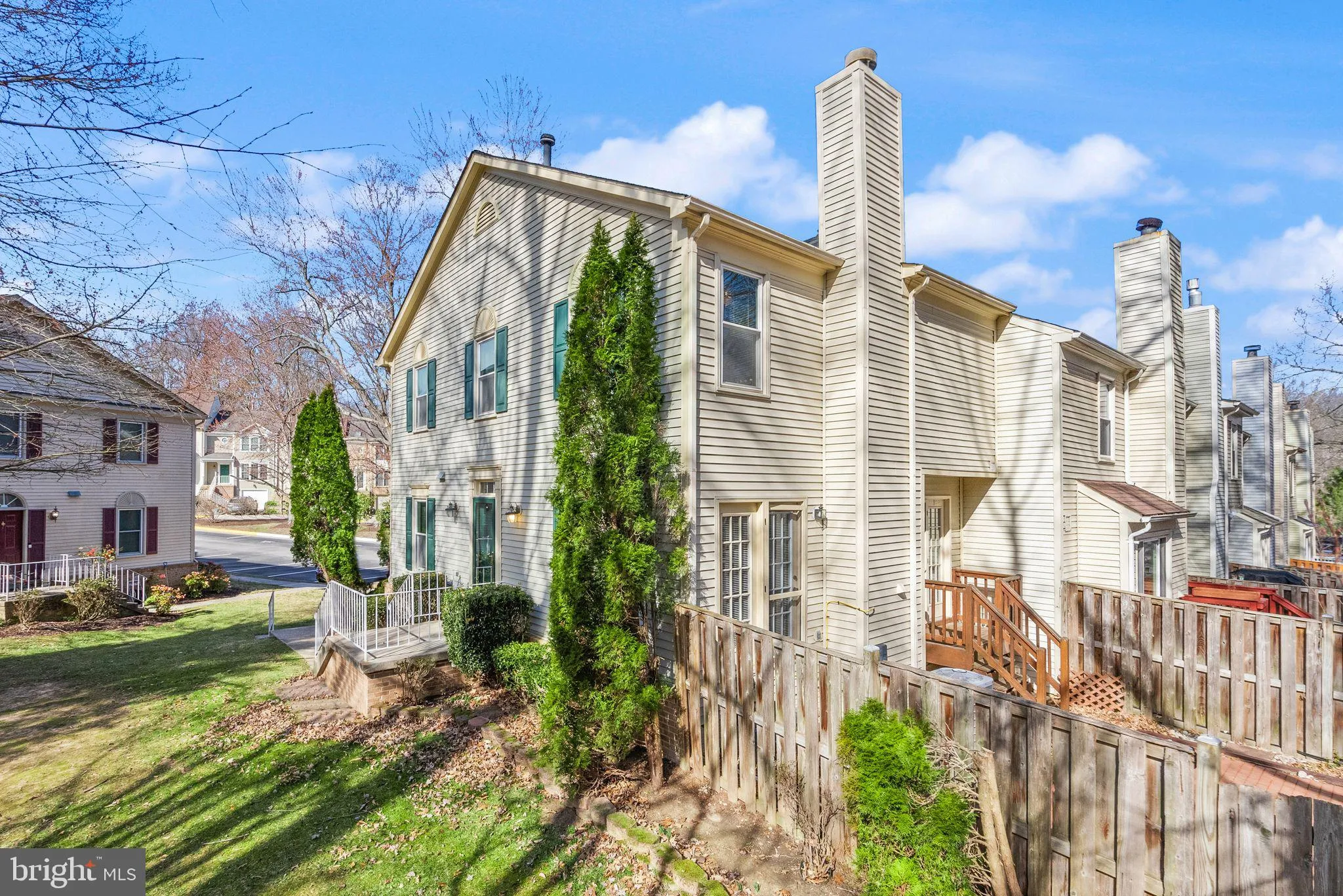 Springfield, Virginia 22152, United States, 3 Bedrooms Bedrooms, ,3 BathroomsBathrooms,Residential,Contingent,87447