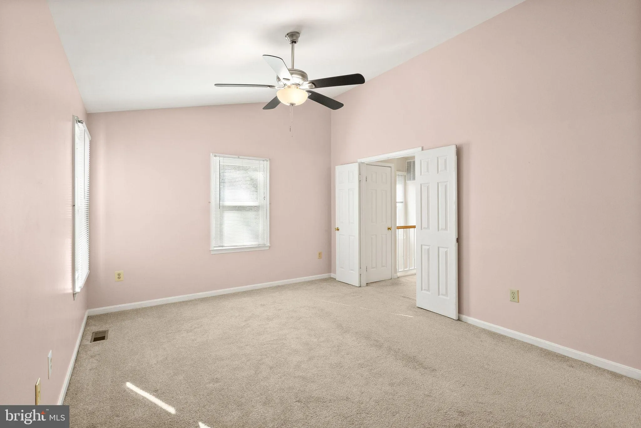 Springfield, Virginia 22152, United States, 3 Bedrooms Bedrooms, ,3 BathroomsBathrooms,Residential,Contingent,87447