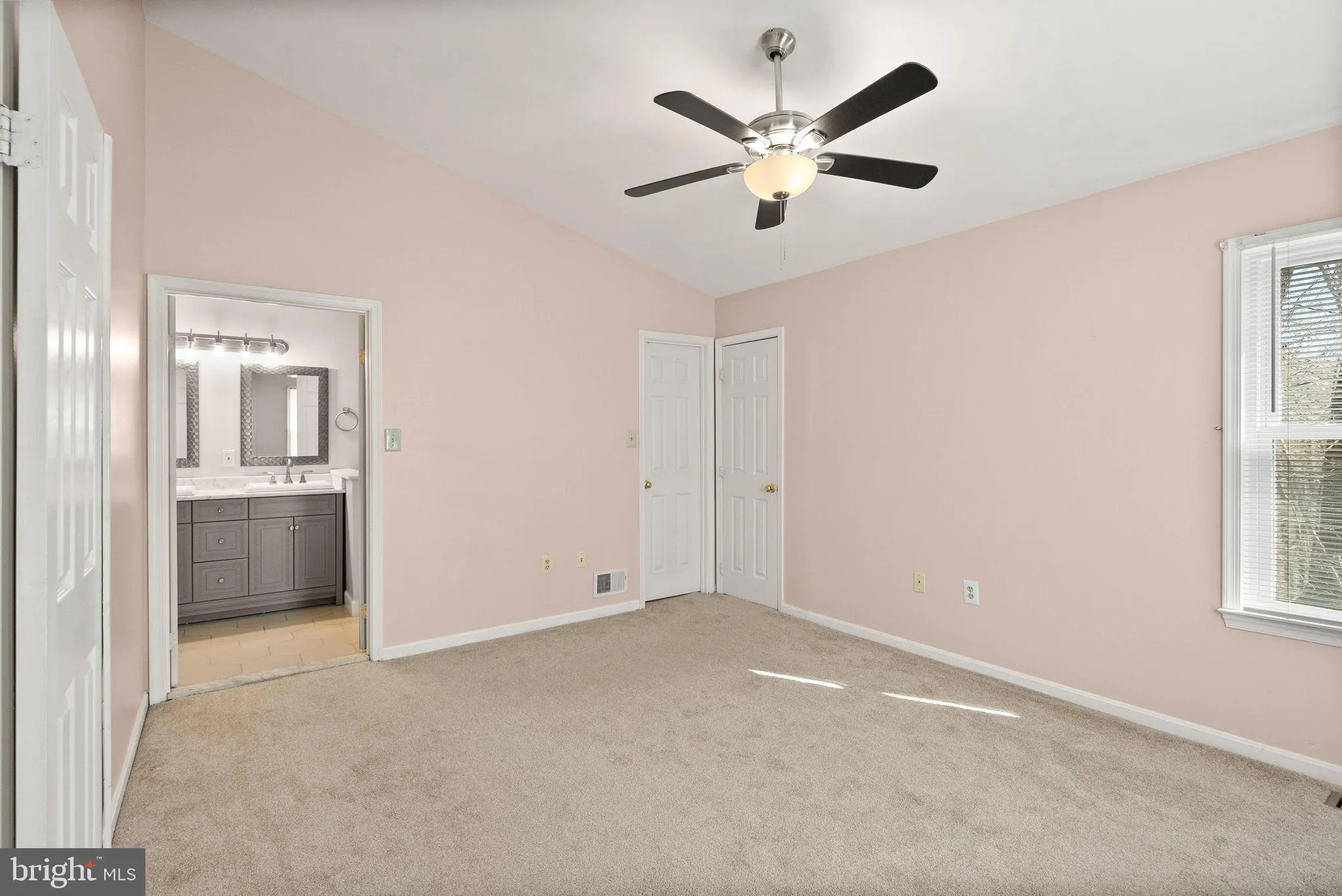 Springfield, Virginia 22152, United States, 3 Bedrooms Bedrooms, ,3 BathroomsBathrooms,Residential,Contingent,87447