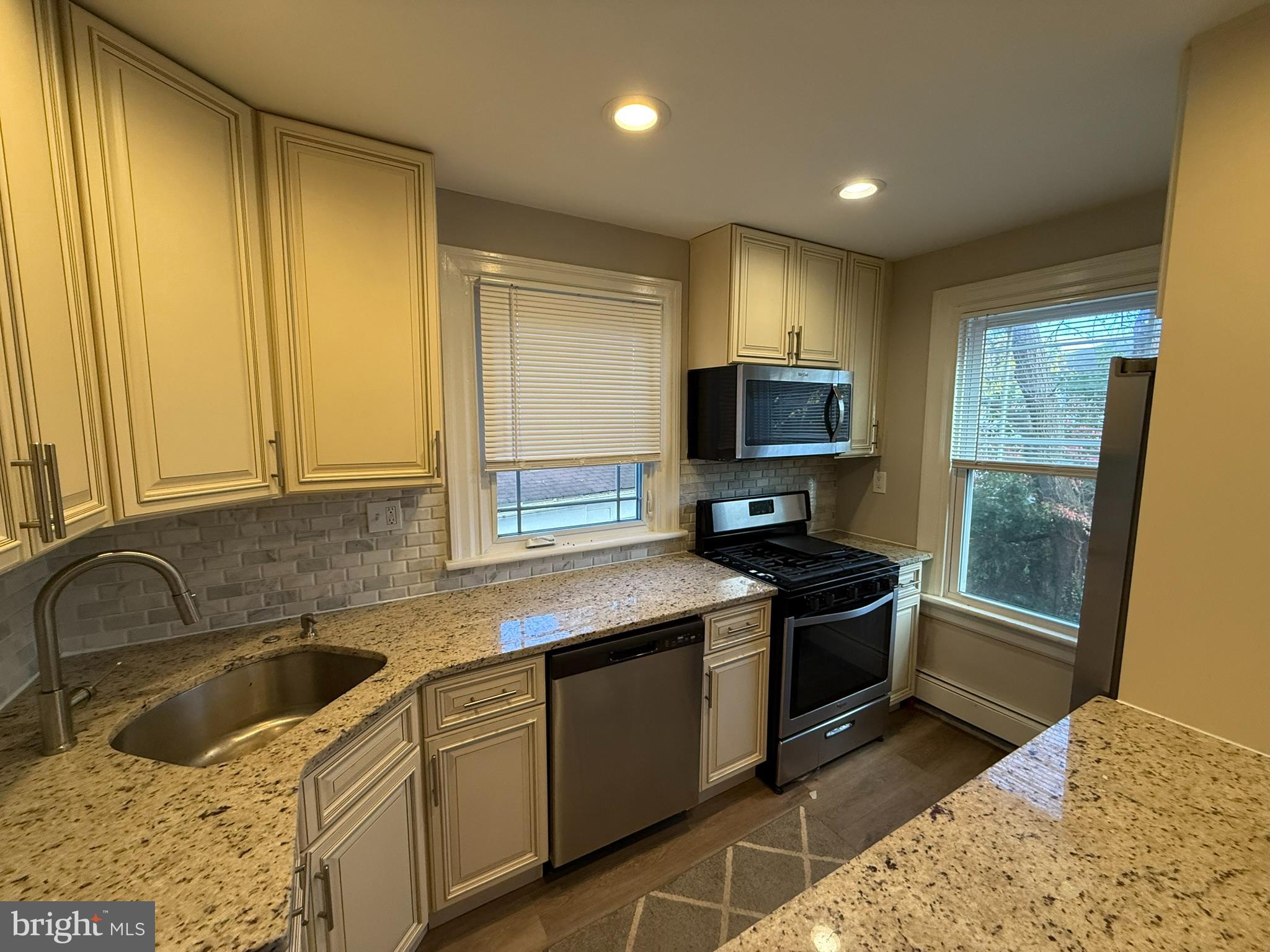 GLENSIDE - Residential