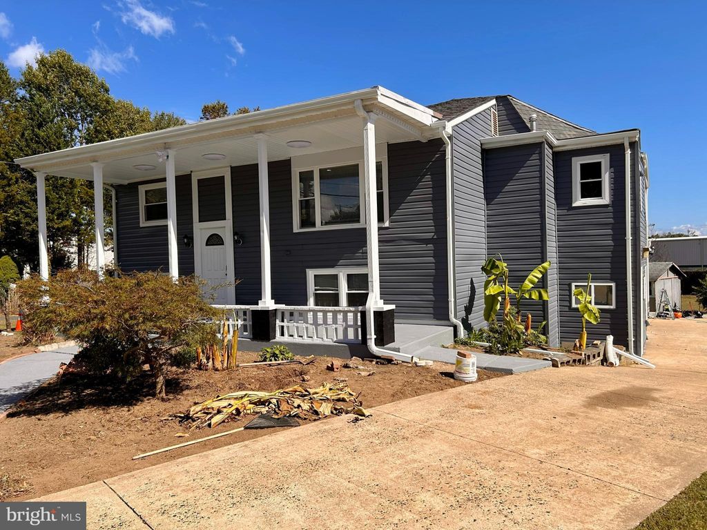 Photo of 15201 Michigan Road, WOODBRIDGE, VA 22191 (MLS # VAPW2105748)