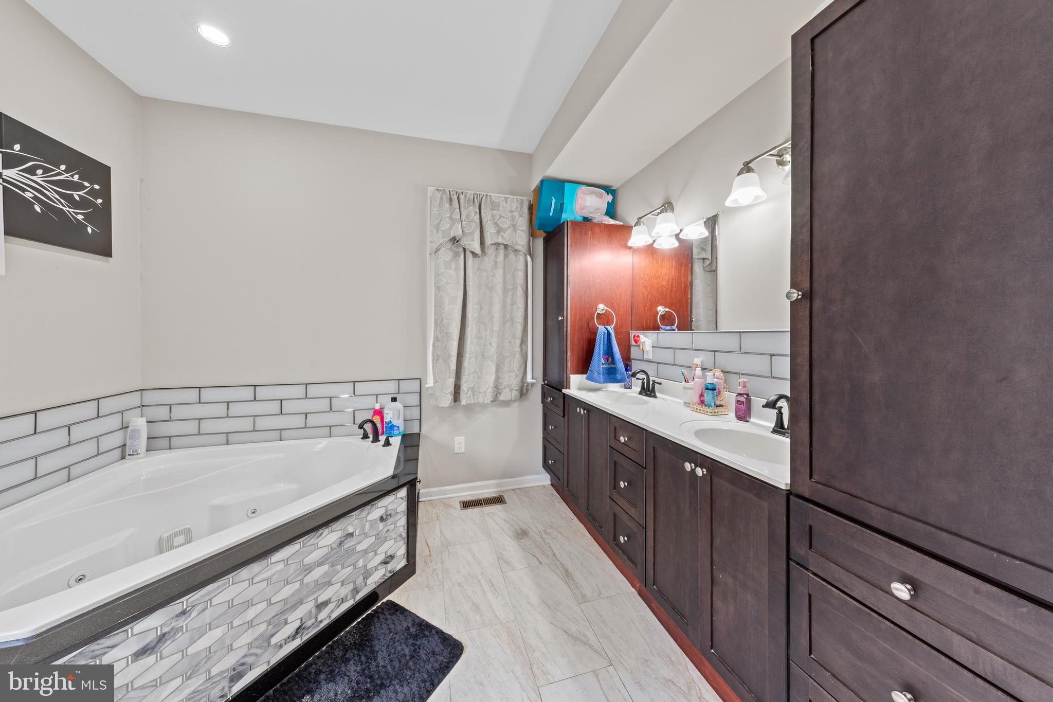 HARBOR POINTE - Residential