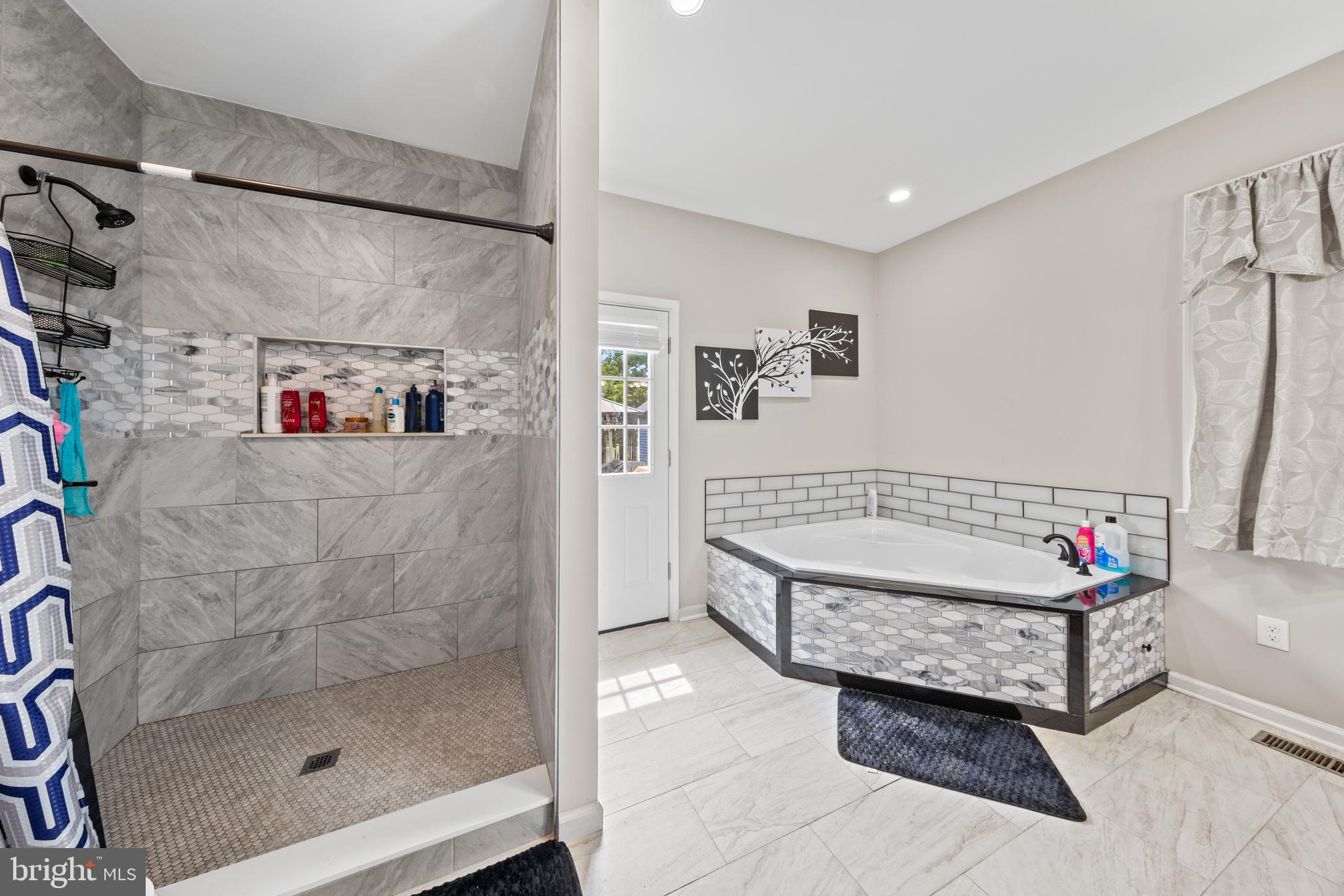 HARBOR POINTE - Residential