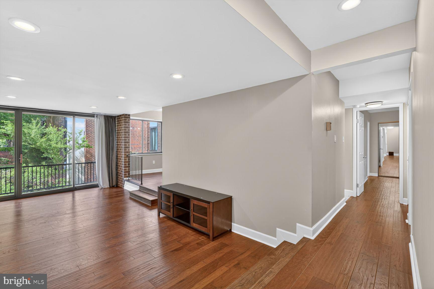 2004 COLERIDGE DRIVE 20-201