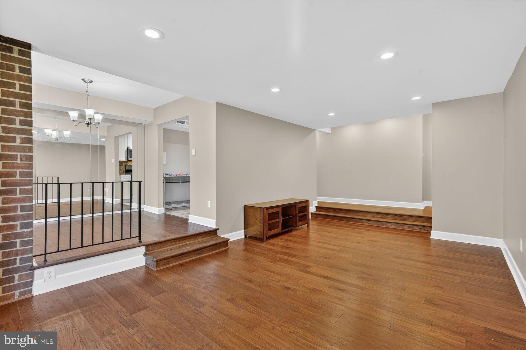 2004 COLERIDGE DRIVE 20-201