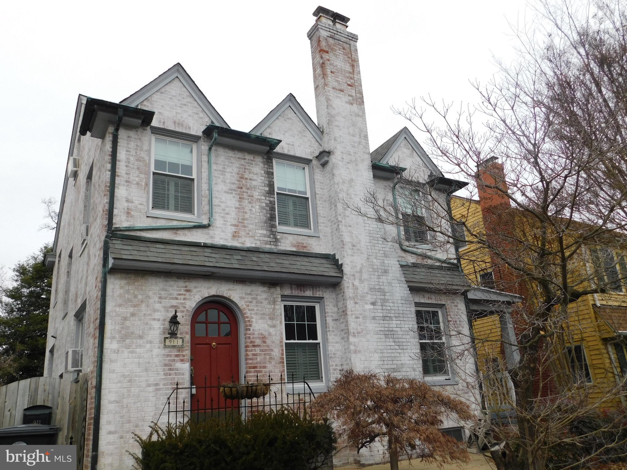 DOWNTOWN FREDERICKSBURG - Residential Lease