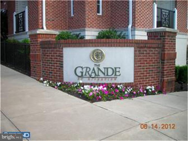 THE GRANDE AT RIVERVIEW - Residential Lease