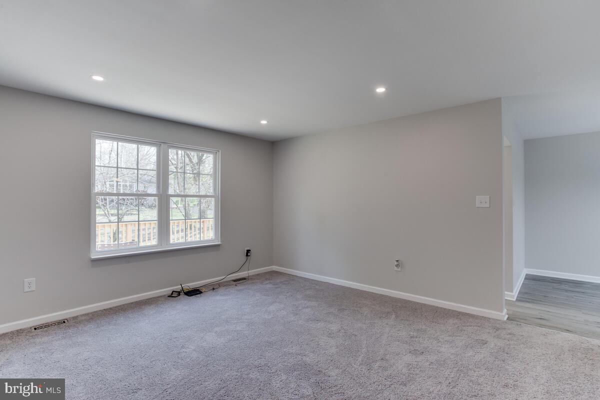 POPLAR WOODS - Residential