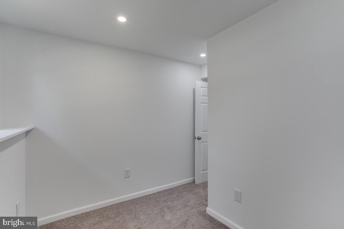 POPLAR WOODS - Residential