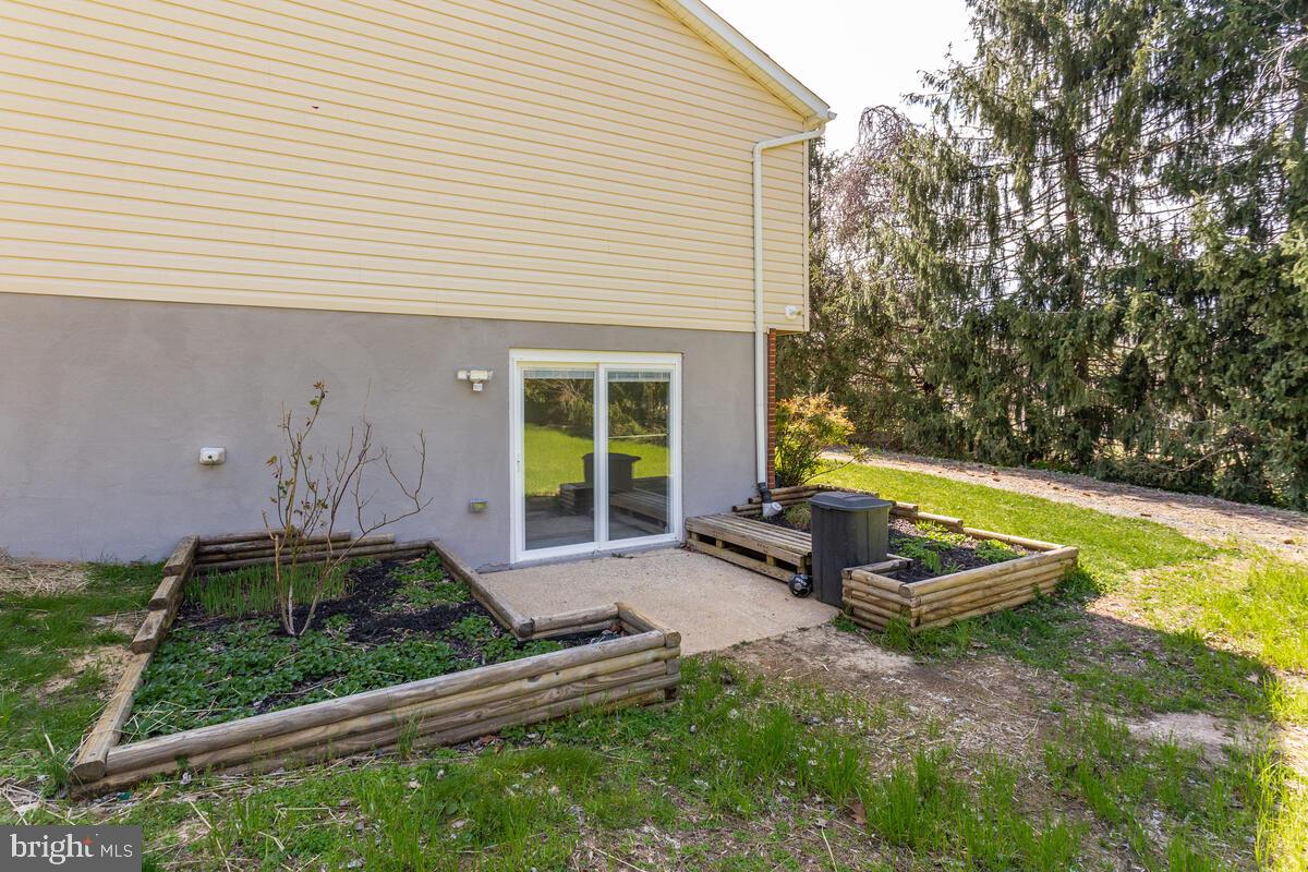 POPLAR WOODS - Residential