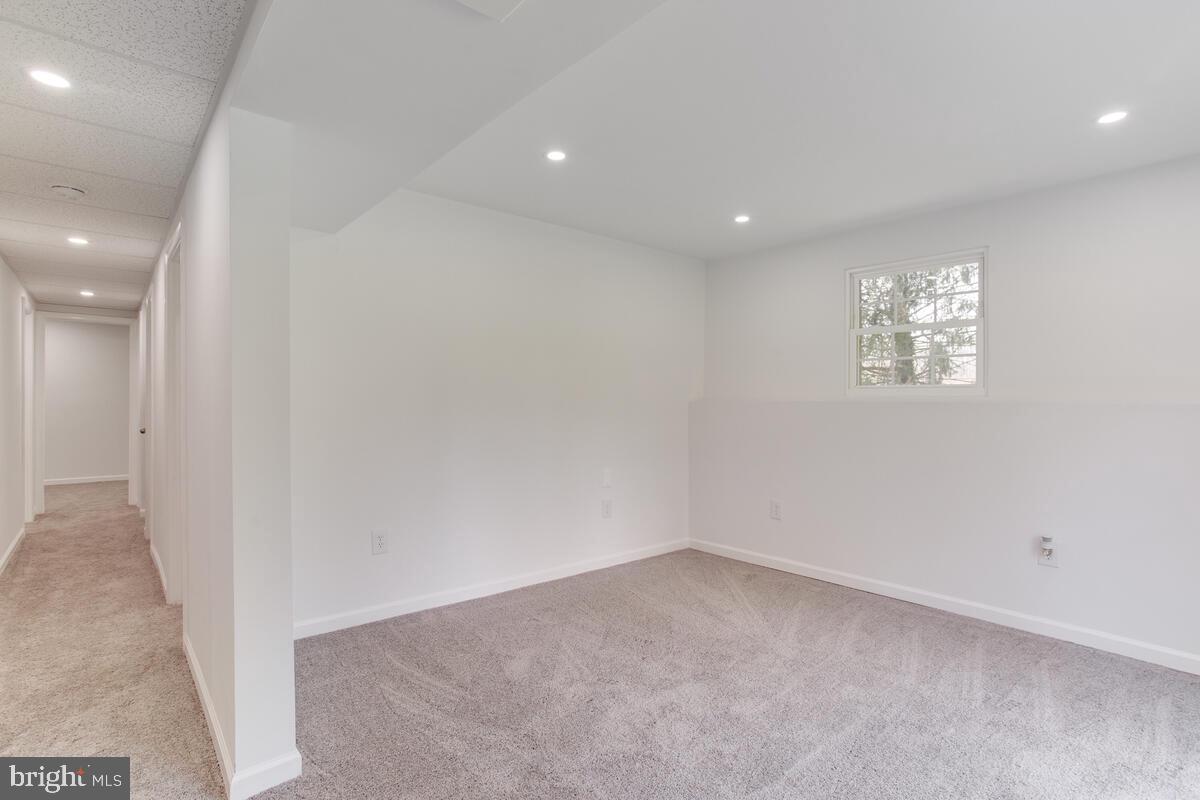 POPLAR WOODS - Residential