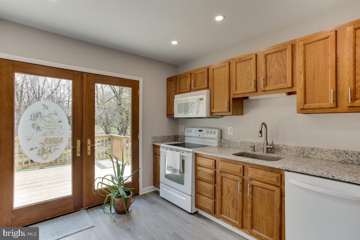 POPLAR WOODS - Residential