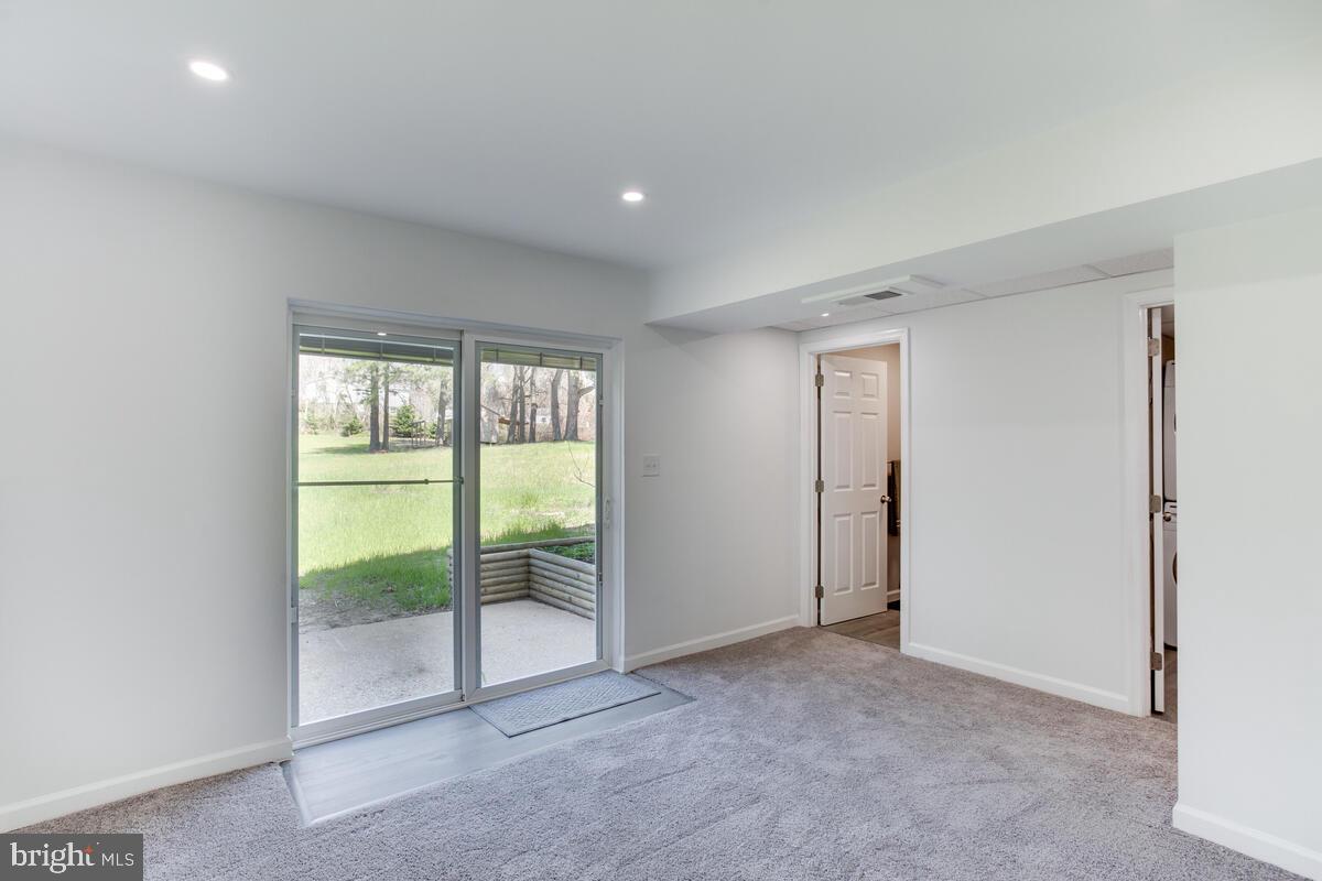 POPLAR WOODS - Residential