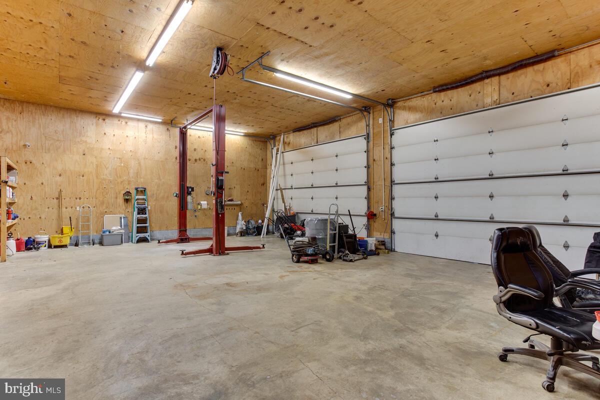 POPLAR WOODS - Residential