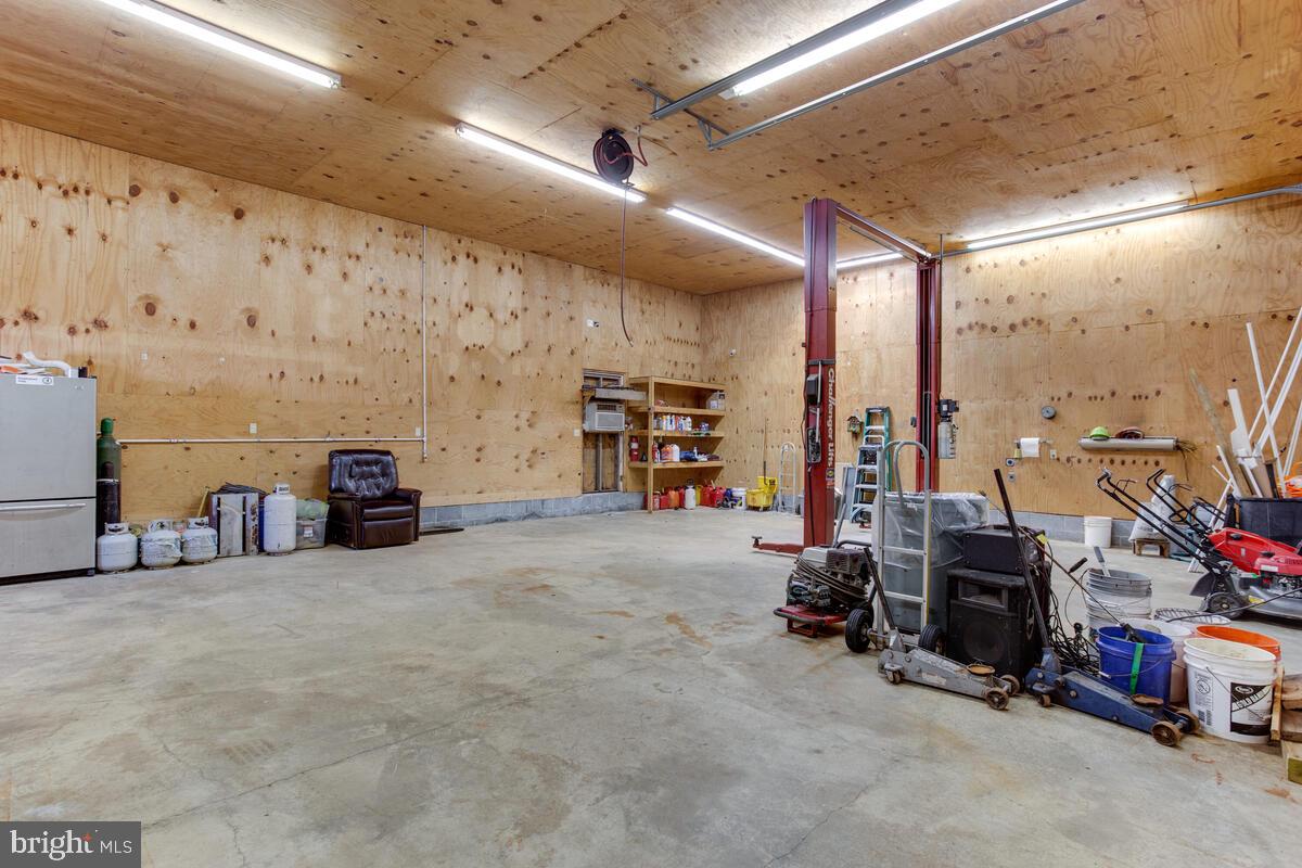 POPLAR WOODS - Residential