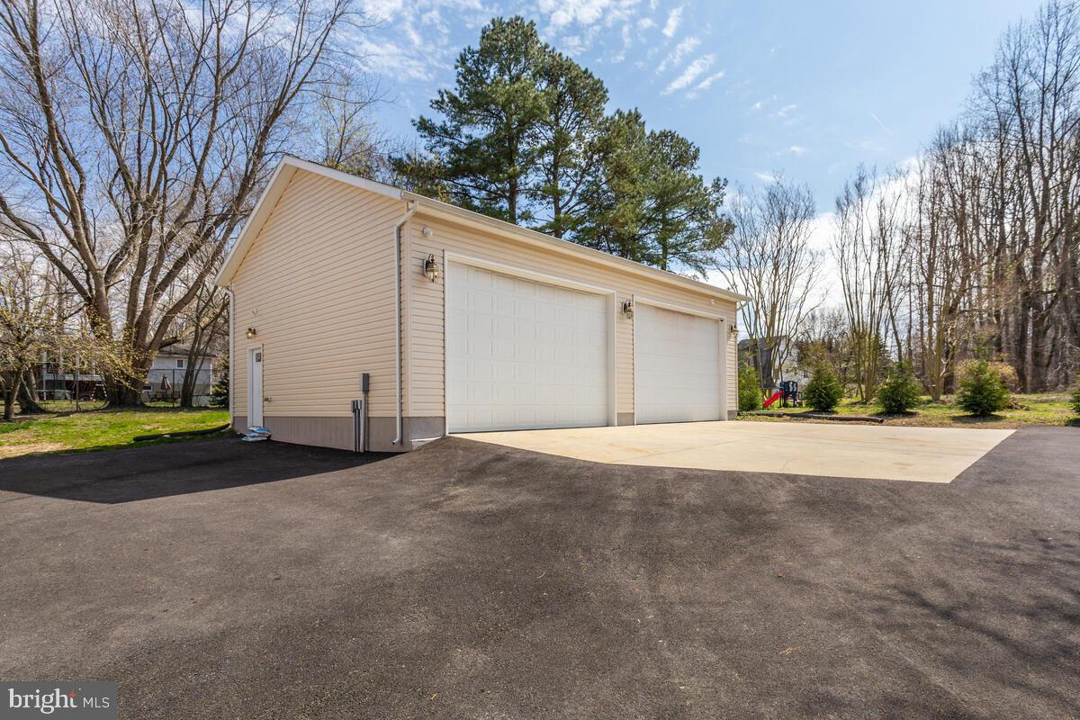 POPLAR WOODS - Residential