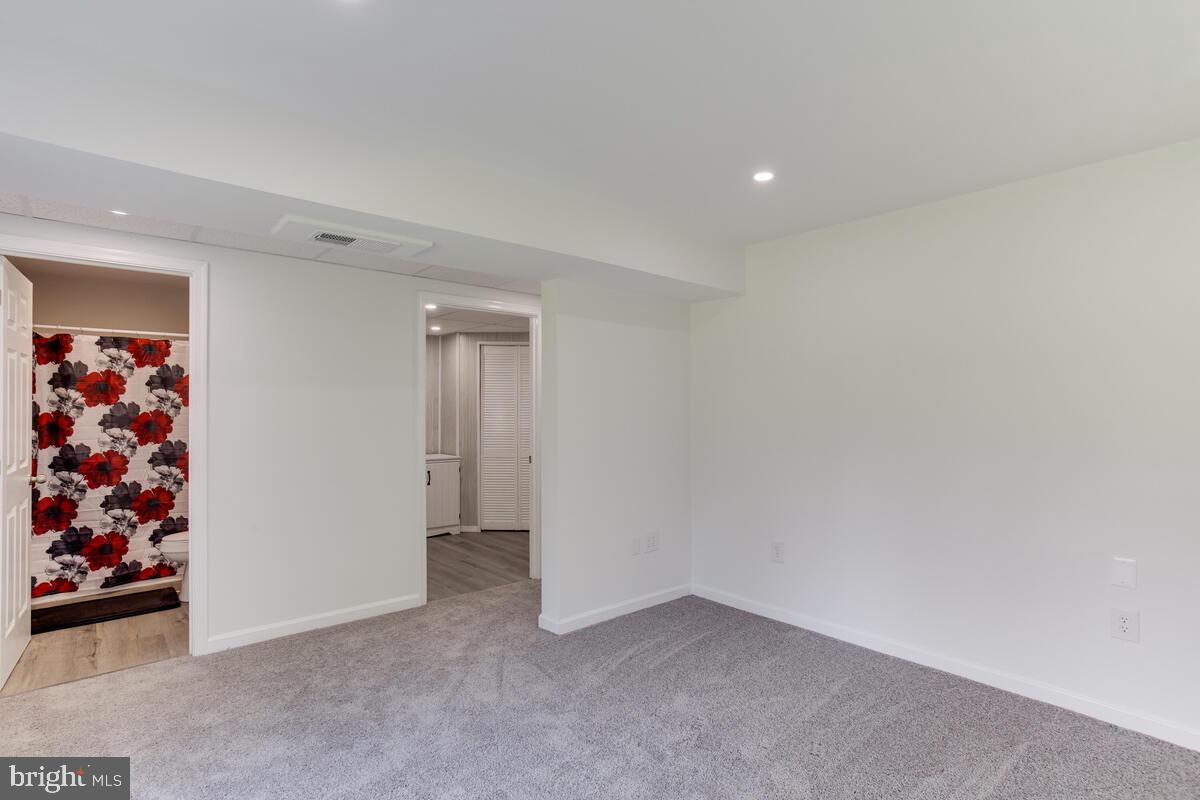 POPLAR WOODS - Residential