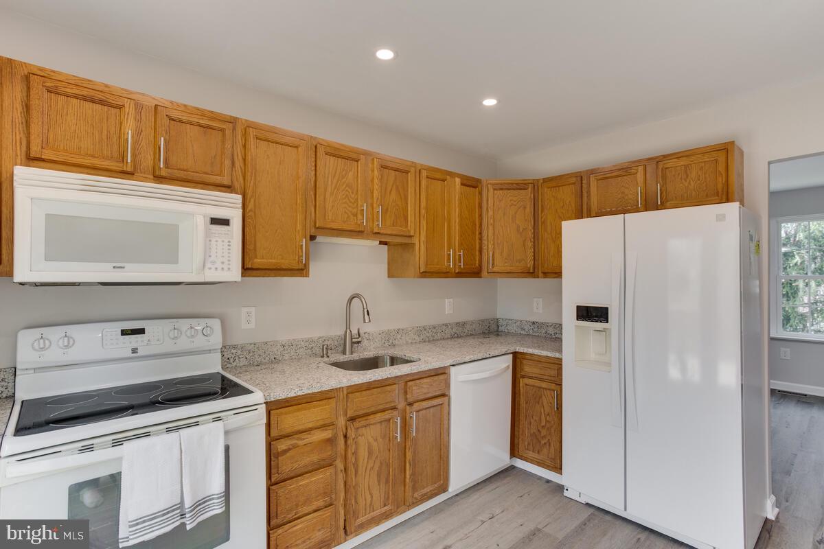 POPLAR WOODS - Residential