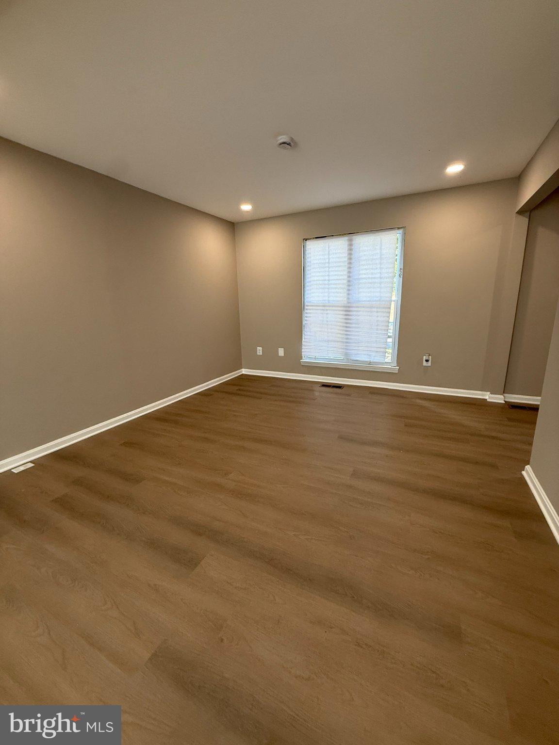 15014 DINSDALE DRIVE