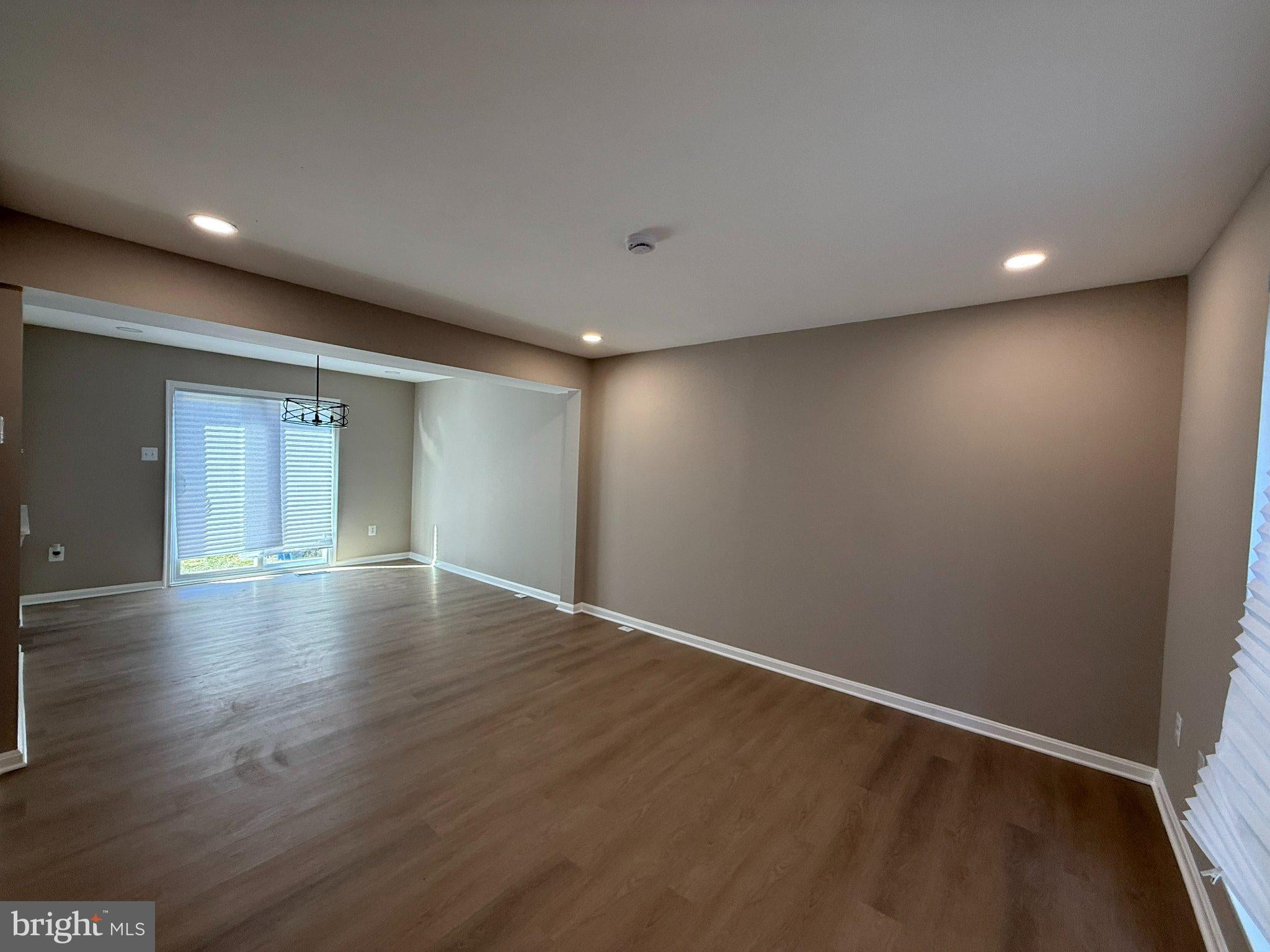 15014 DINSDALE DRIVE