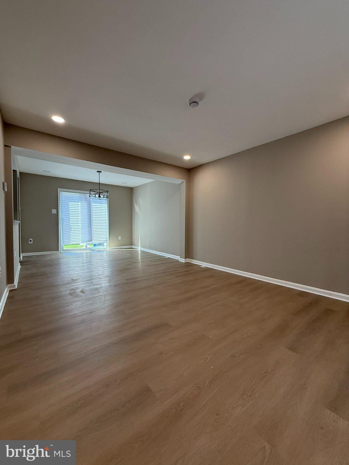 15014 DINSDALE DRIVE