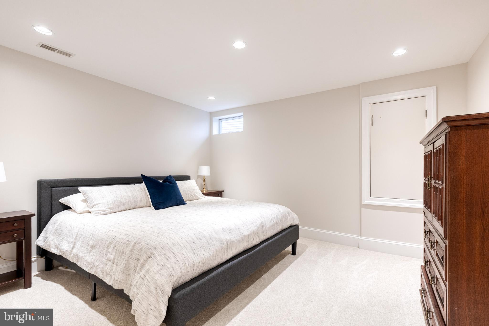 GROVEMONT - Residential