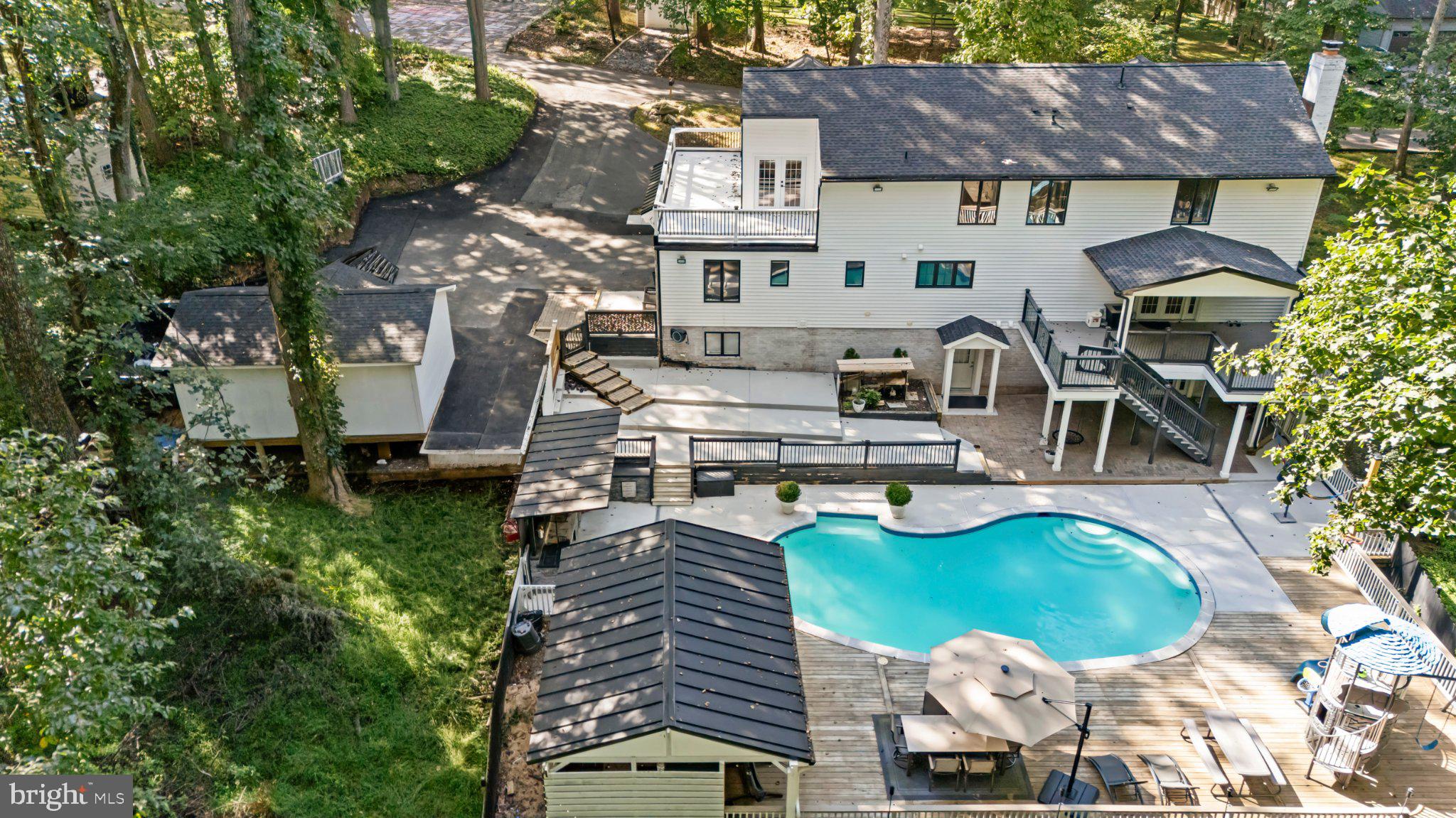 3 PEMBERLY LANE