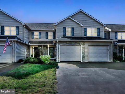 70 PEBBLE CREEK DRIVE LITITZ PA 17543