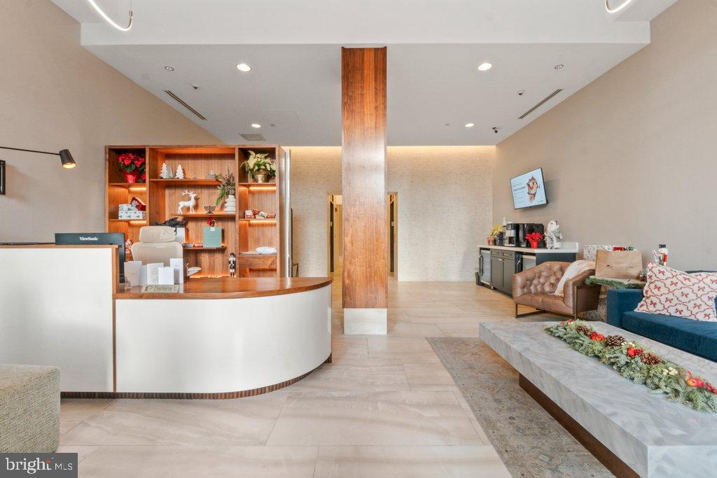 HARBOR EAST - Residential