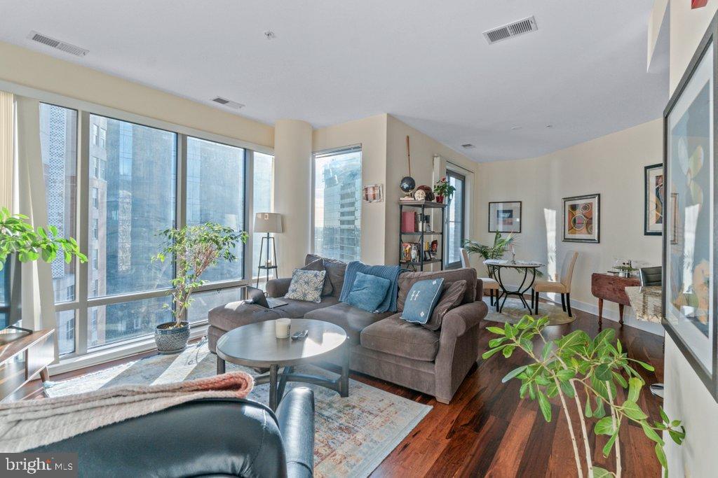 HARBOR EAST - Residential