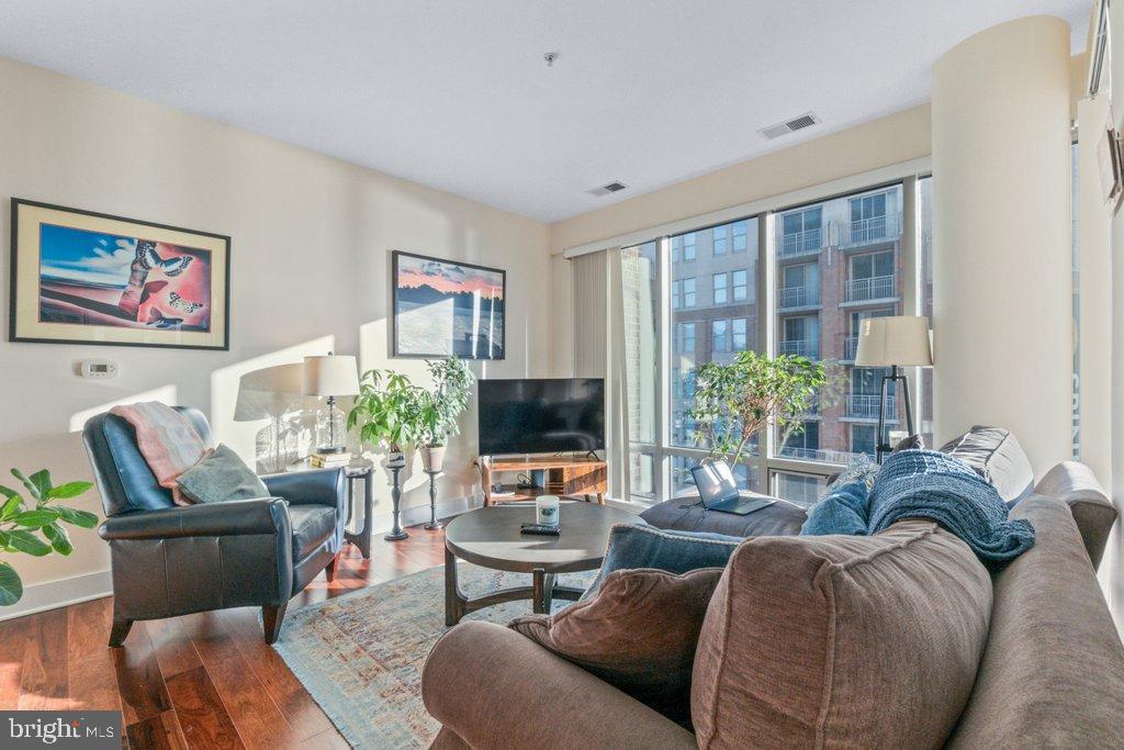 HARBOR EAST - Residential