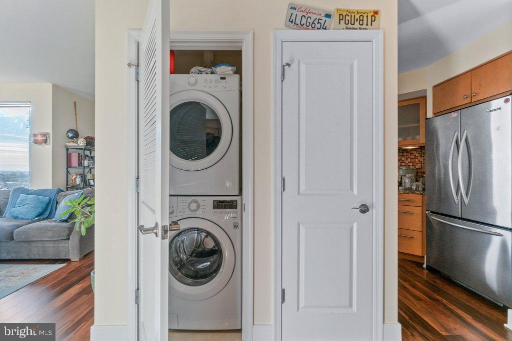 HARBOR EAST - Residential