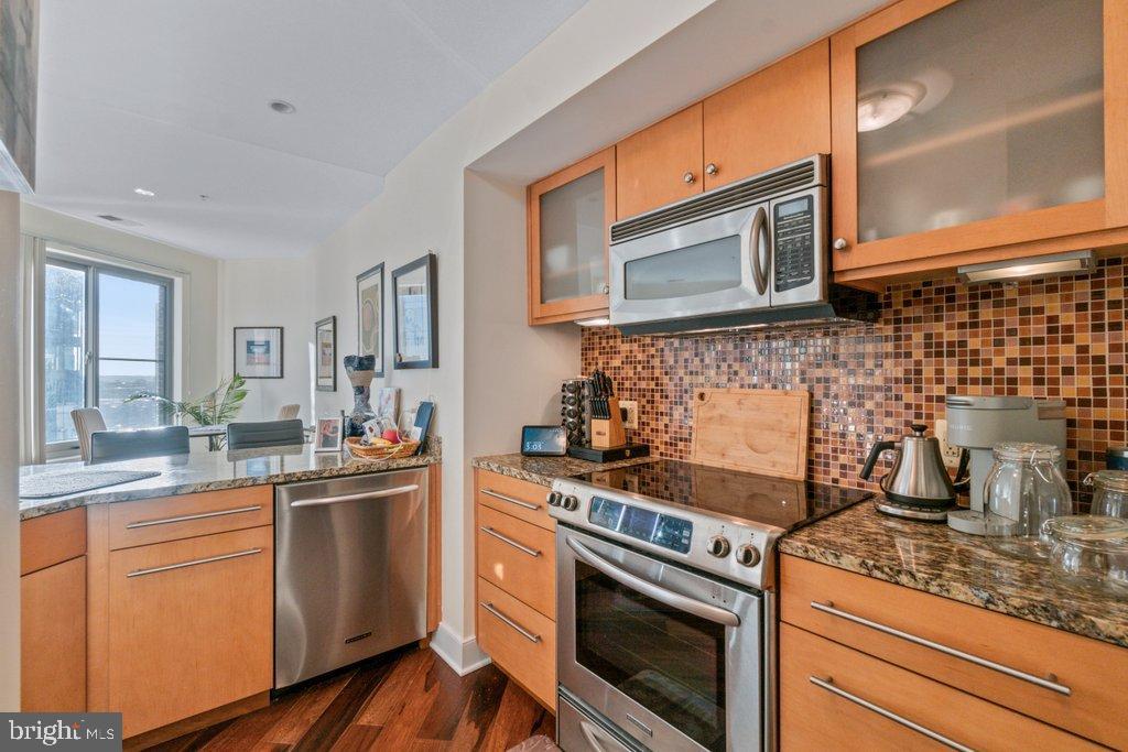 HARBOR EAST - Residential