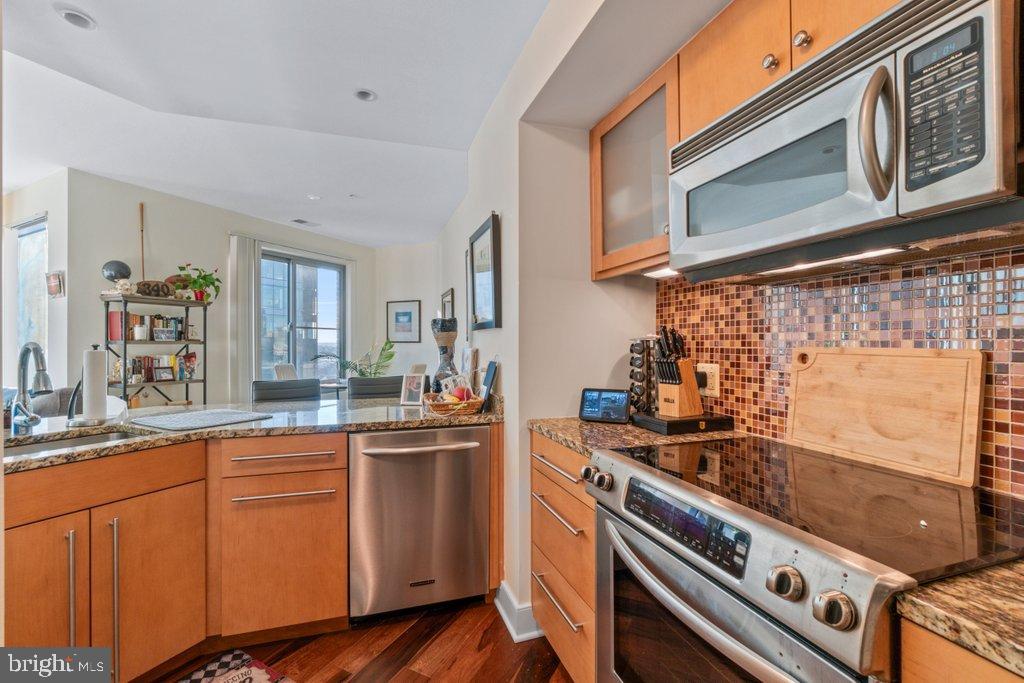 HARBOR EAST - Residential