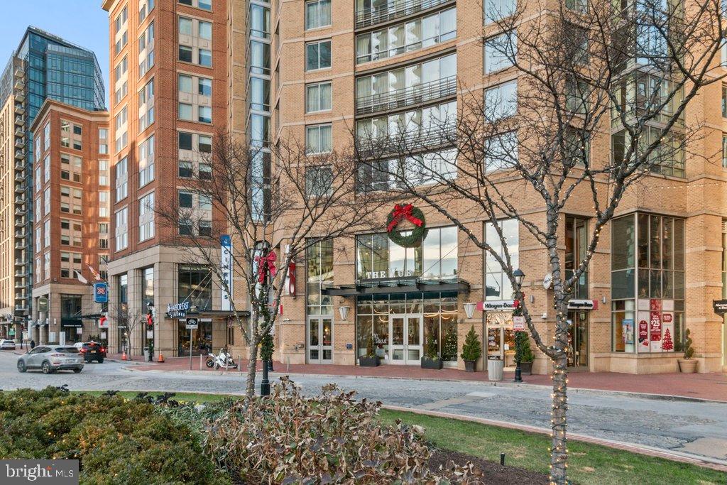 HARBOR EAST - Residential