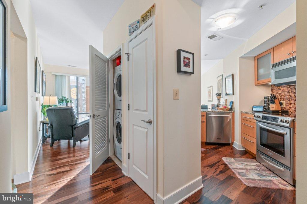 HARBOR EAST - Residential