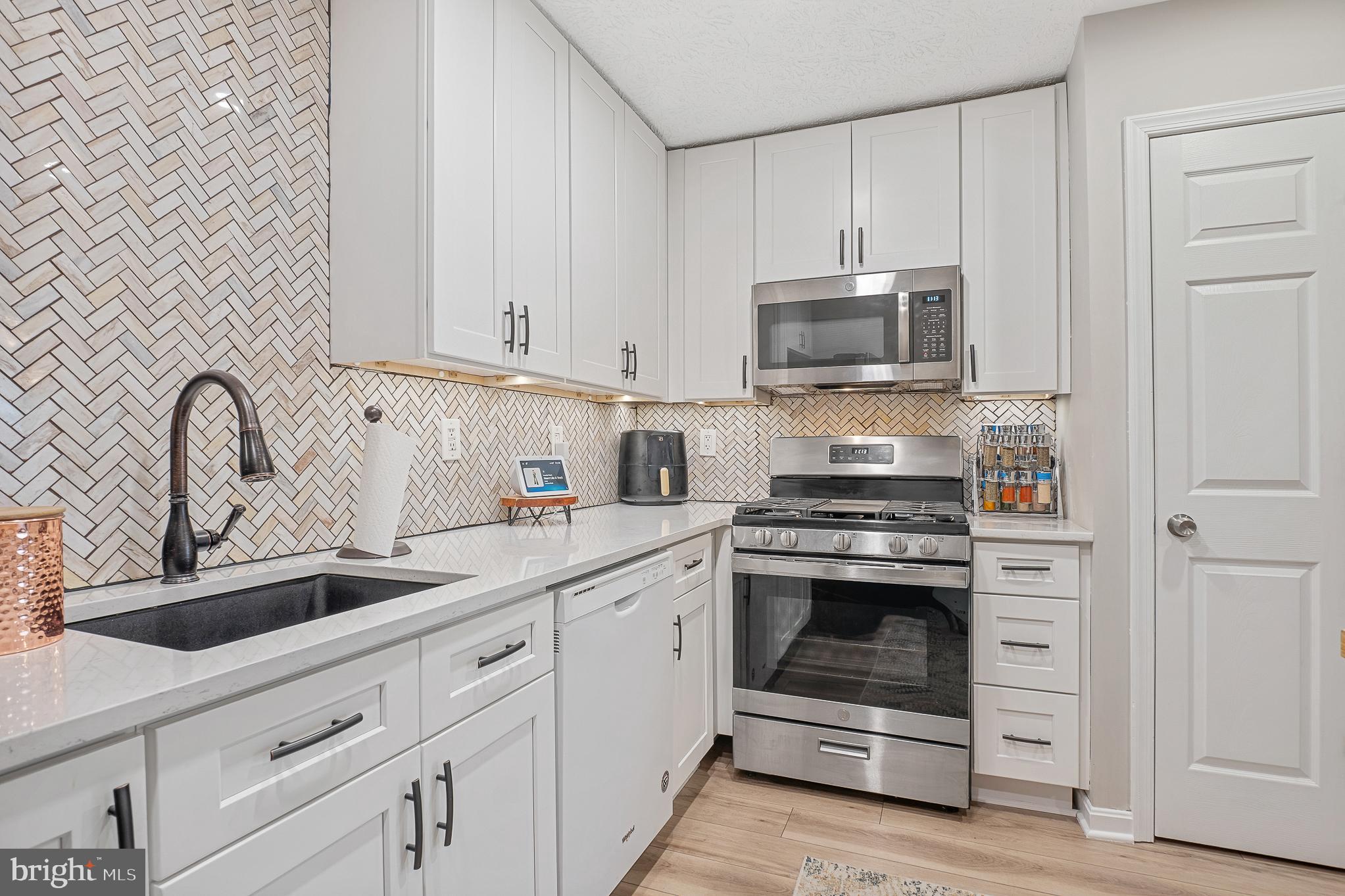 10 IRONSTONE COURT D D