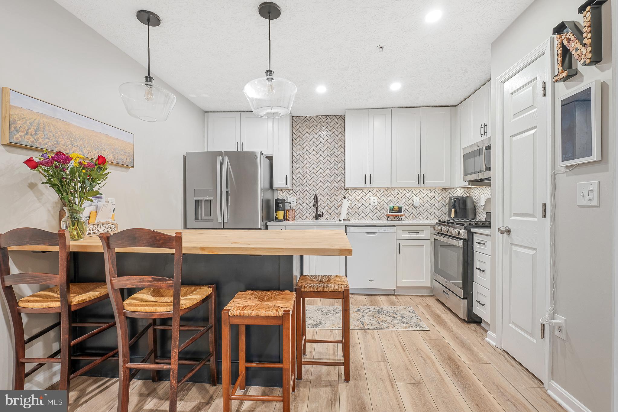 10 IRONSTONE COURT D D