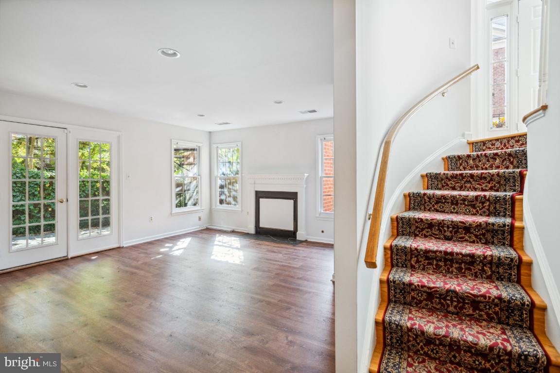 TYSONS TERRACE - Residential