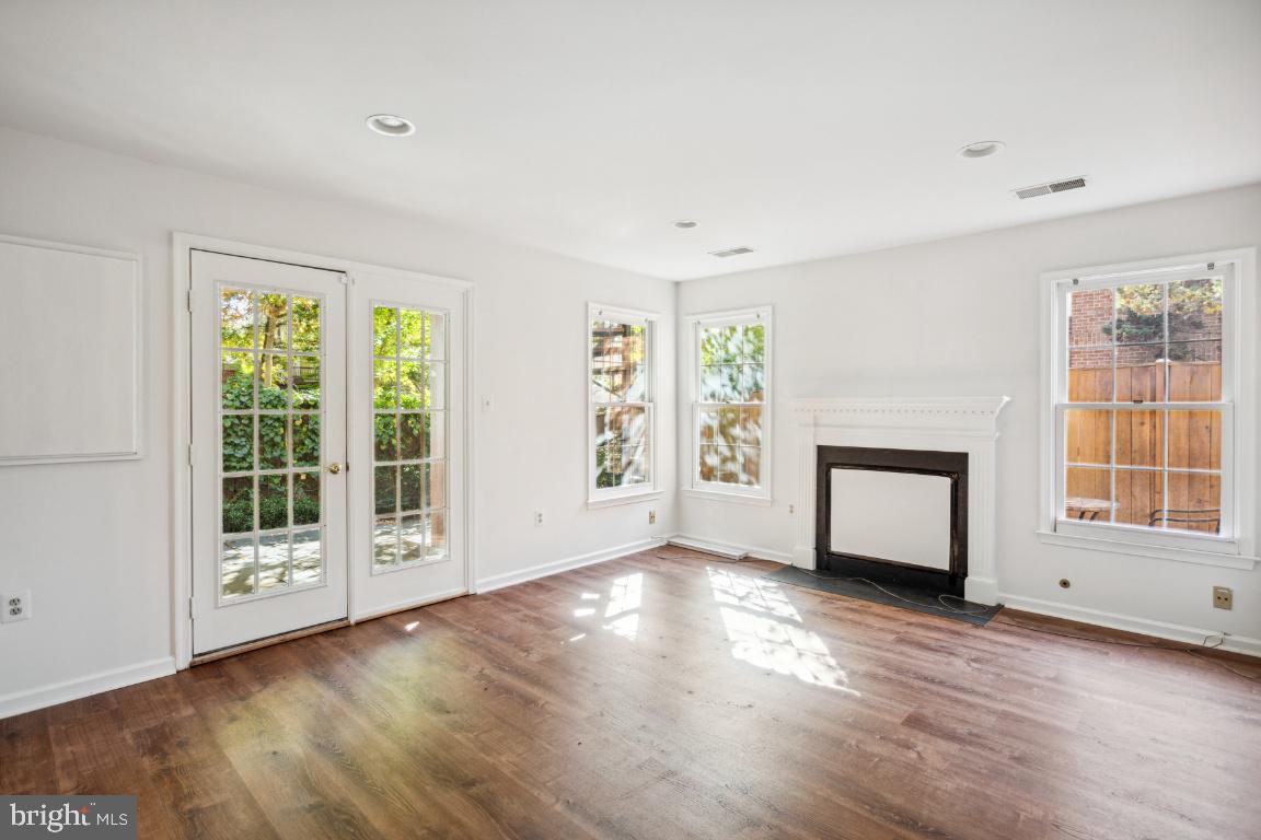 TYSONS TERRACE - Residential