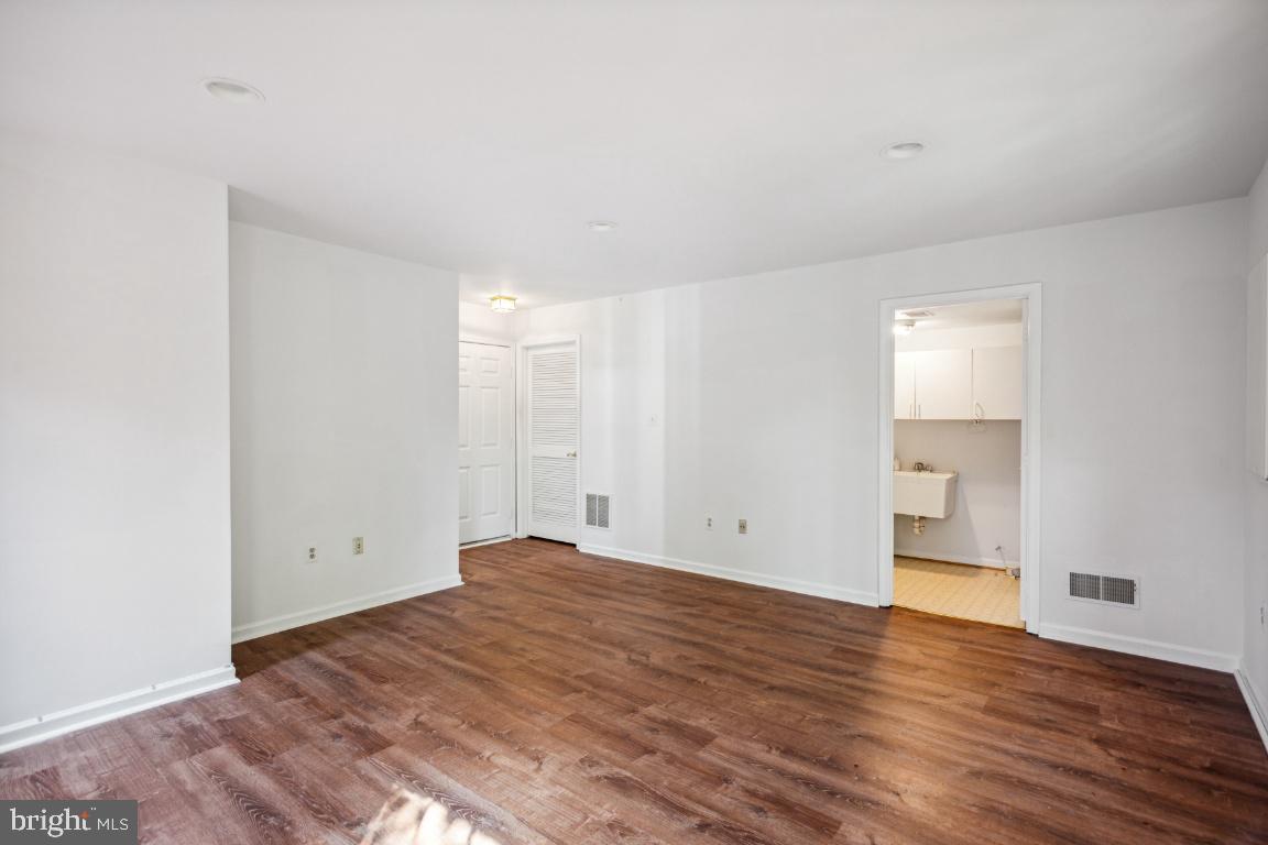 TYSONS TERRACE - Residential