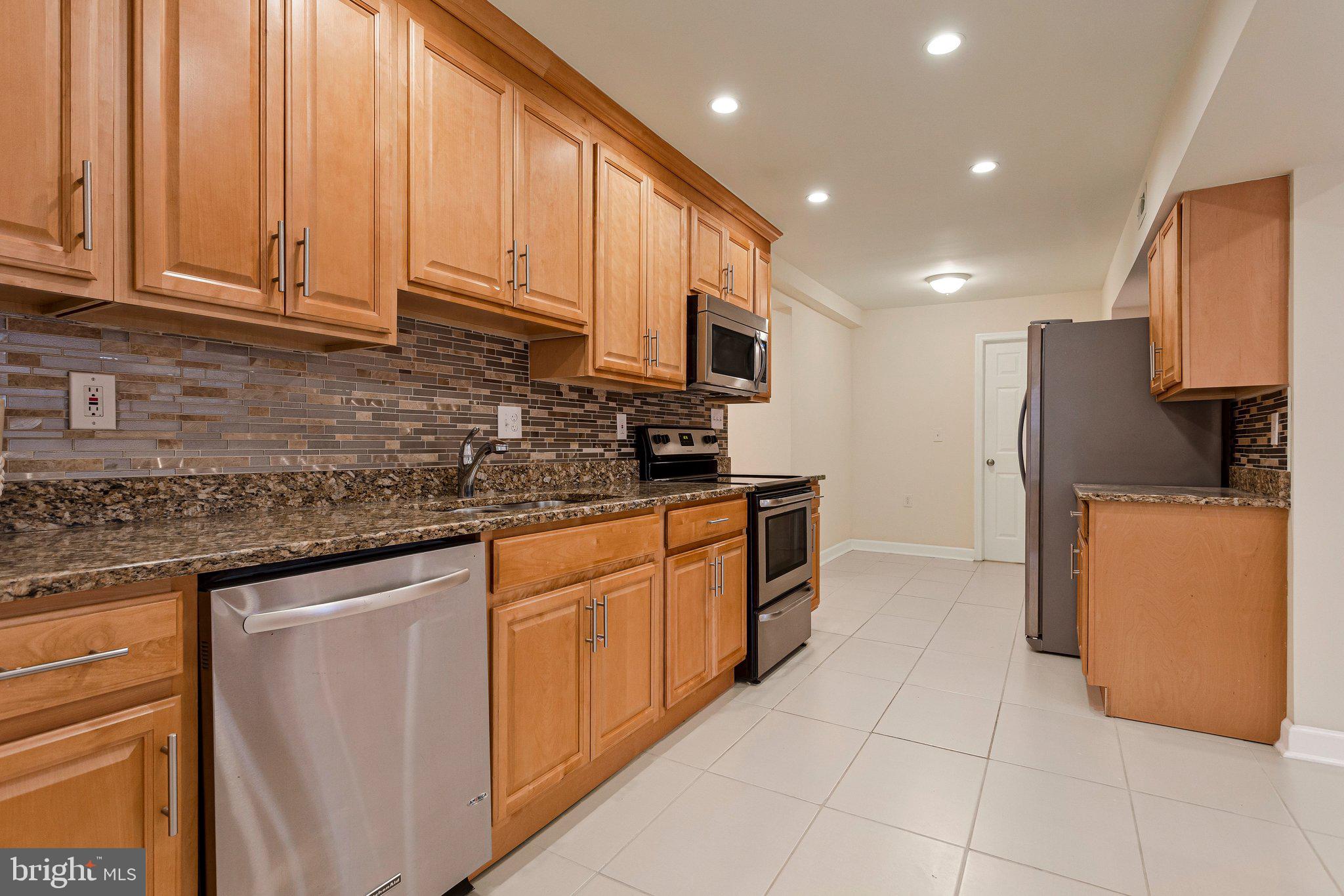 5200 MAPLESHADE LANE W