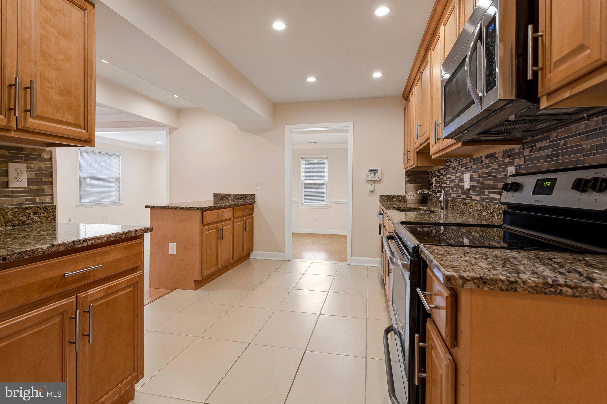 5200 MAPLESHADE LANE W