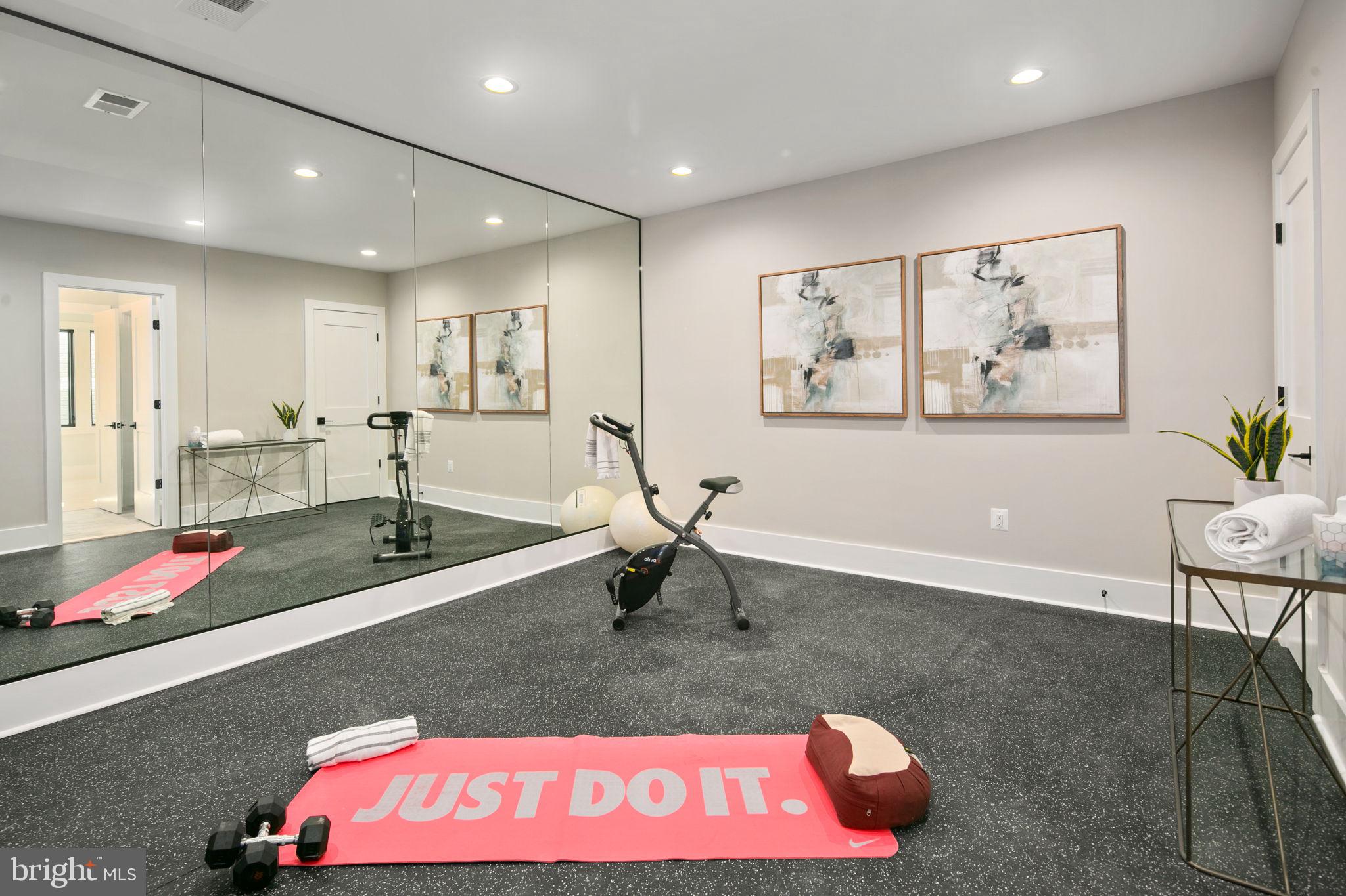 ARLINGWOOD - Residential