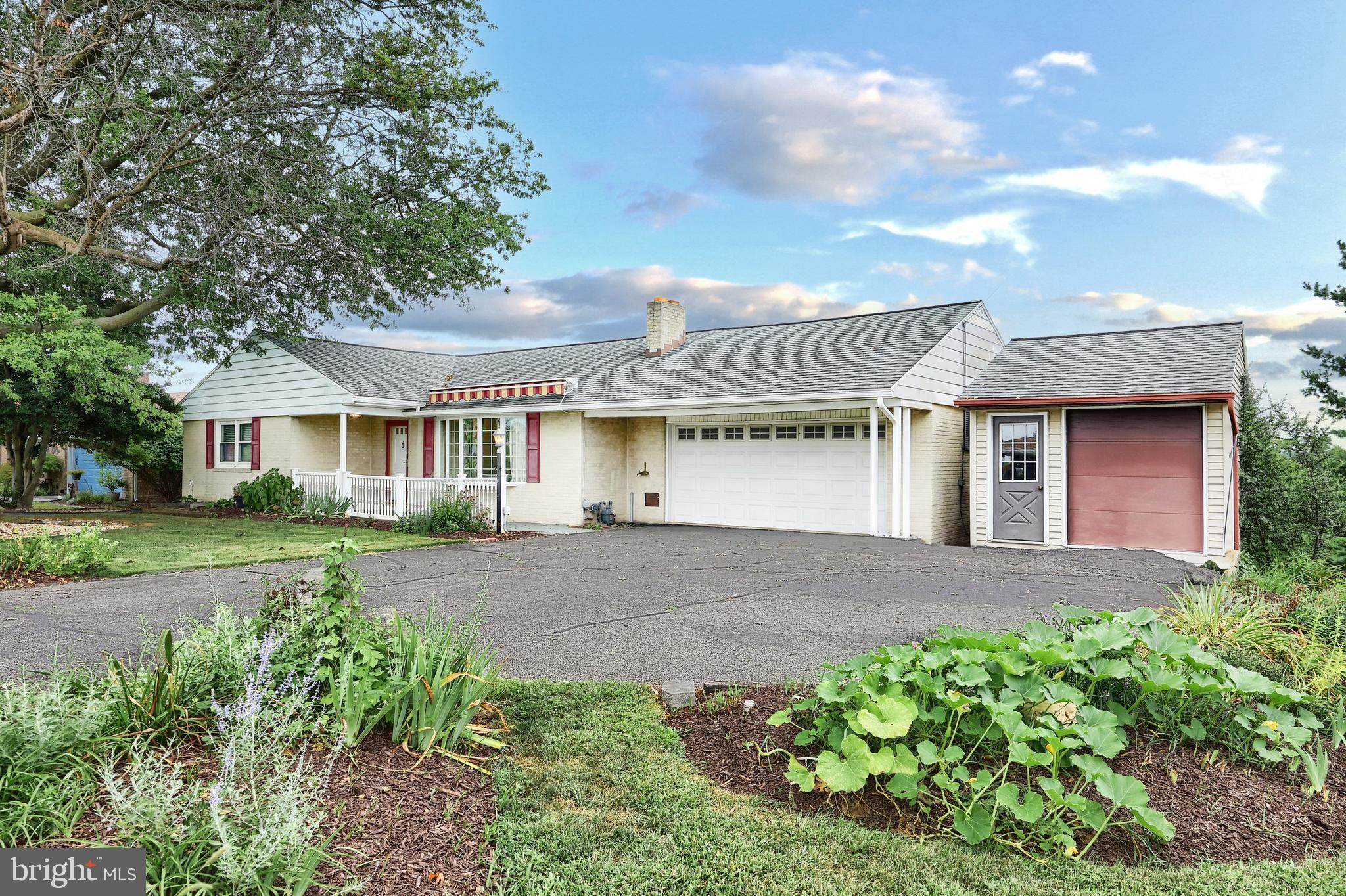 4318 BRIARWOOD COURT
