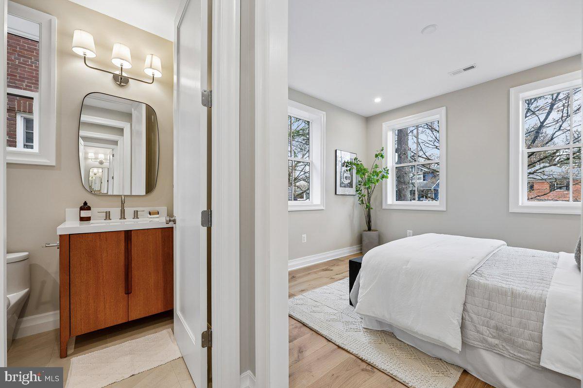 BARNABY WOODS - Residential