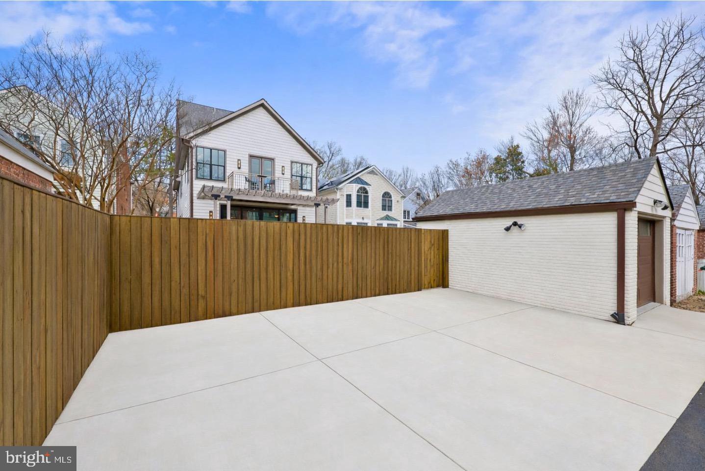 BARNABY WOODS - Residential