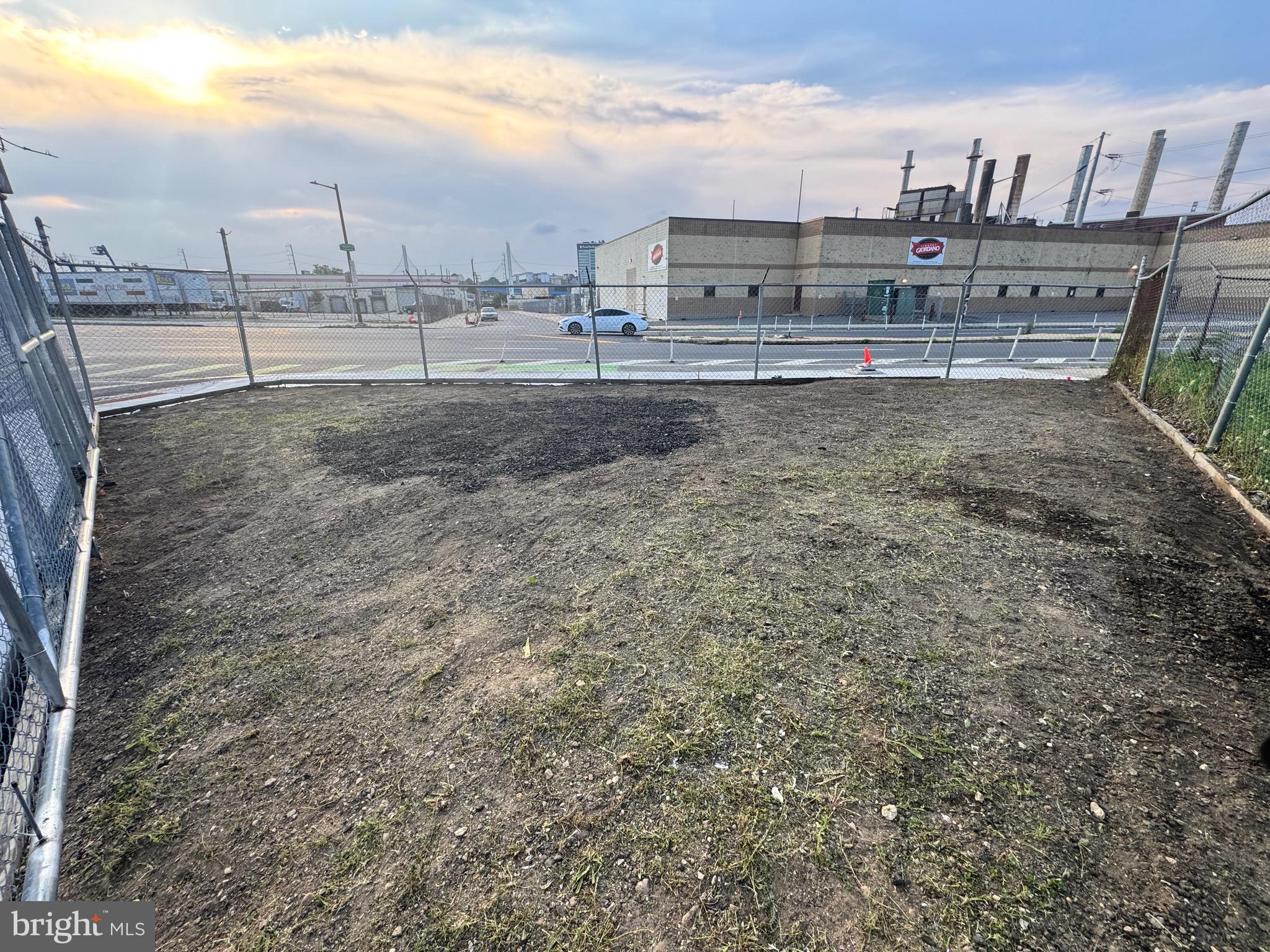 GRAYS FERRY - Commercial Lease