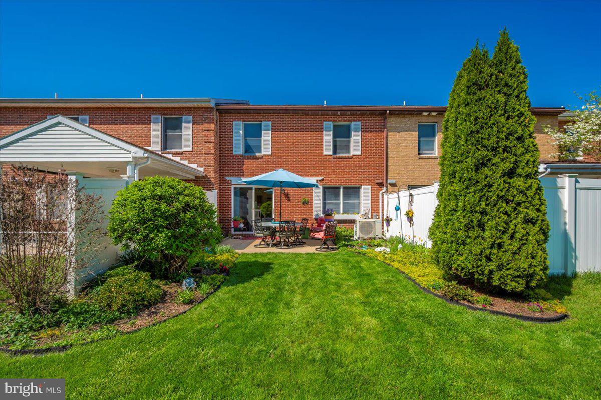 TOWNE OAK VILLAGE - Residential